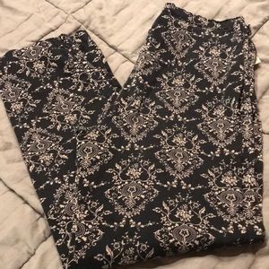 Side zip, ankle pants